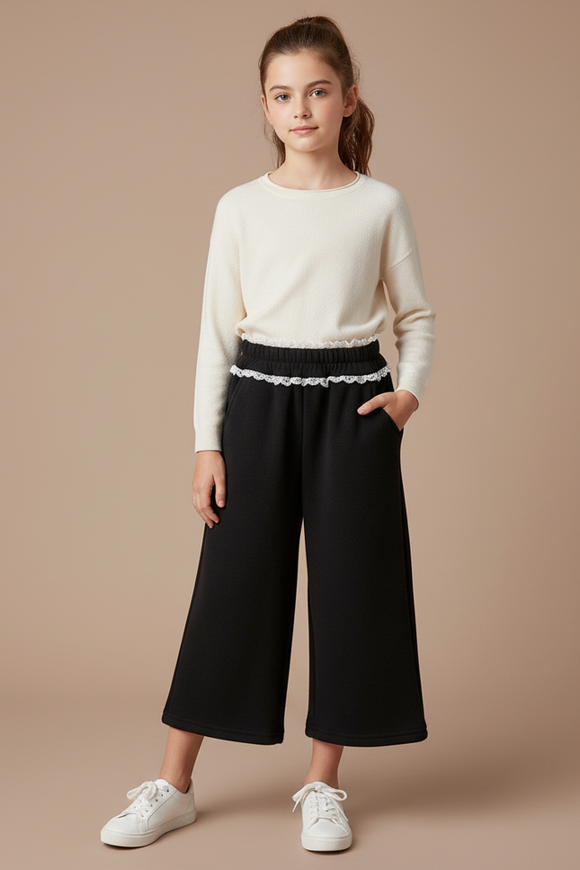 Pantalon Noir Ample, Court, Avec Dentelle Blanche - Molleton