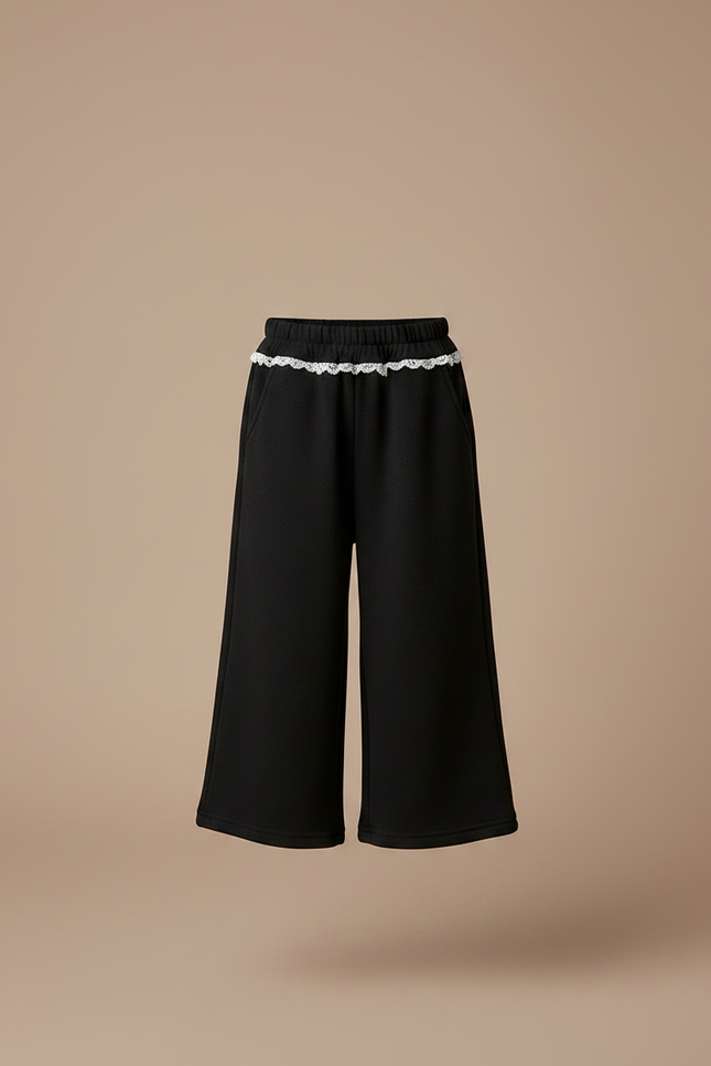 Pantalon Noir Ample, Court, Avec Dentelle Blanche - Molleton - vue 3
